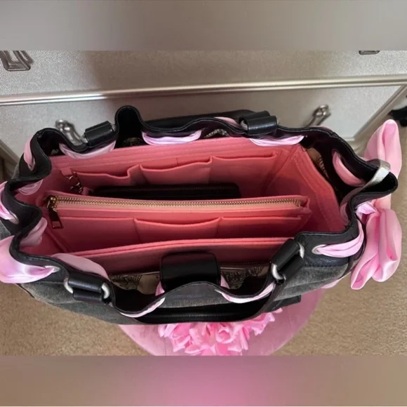 Juicy Couture pink and gray vintage daydreamer with pink and gray juicy wallet - Picture 13 of 15